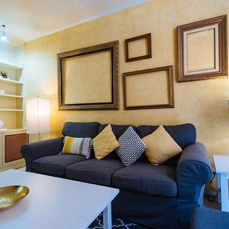 Pajaritos Suite Apartment - Private Parking Included セビリア エクステリア 写真
