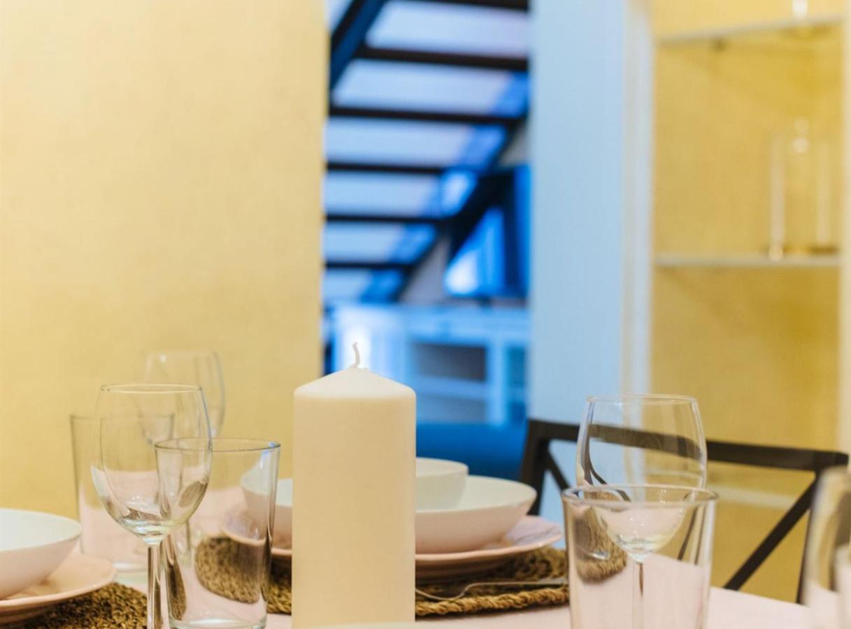 Pajaritos Suite Apartment - Private Parking Included セビリア エクステリア 写真